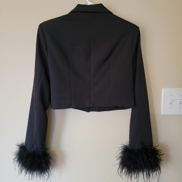 🚨⚡️(flash sale)⚡️🚨--Club L Cropped Blazer with Fur Trim - Picture 2 of 6